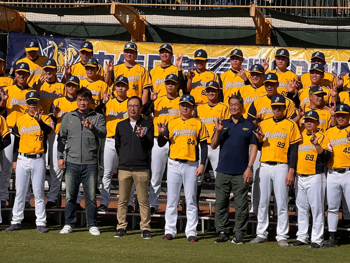 ▲中信兄弟今天在屏東公益園區舉行開訓典禮(圖/記者簡名杉攝)