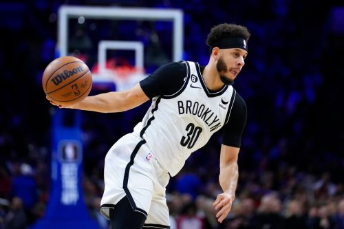 ▲Seth Curry具備投射實力與家庭連結，成勇士潛在補強目標，但補強行動仍受Kuminga合約僵局影響而延後。（圖／美聯社／達志影像）