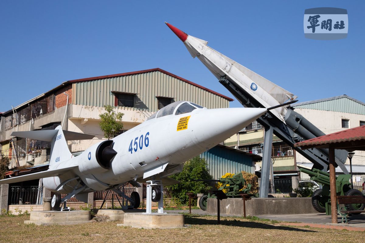 ▲「集集軍史公園」內陳展武器裝備有空軍F-104戰機、勝利女神防空飛彈等除役武器。(圖／軍聞社提供)