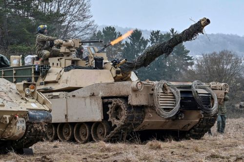 ▲德國放行豹2坦克軍援烏克蘭後,美國也宣布將援烏31輛美製M1艾布蘭坦克。資料照。(圖/美聯社/達志影像) ▲德國放行豹2坦克軍援烏克蘭後,美國也宣布將援烏31輛美製M1艾布蘭坦克。資料照。(圖/美聯社/達志影像)