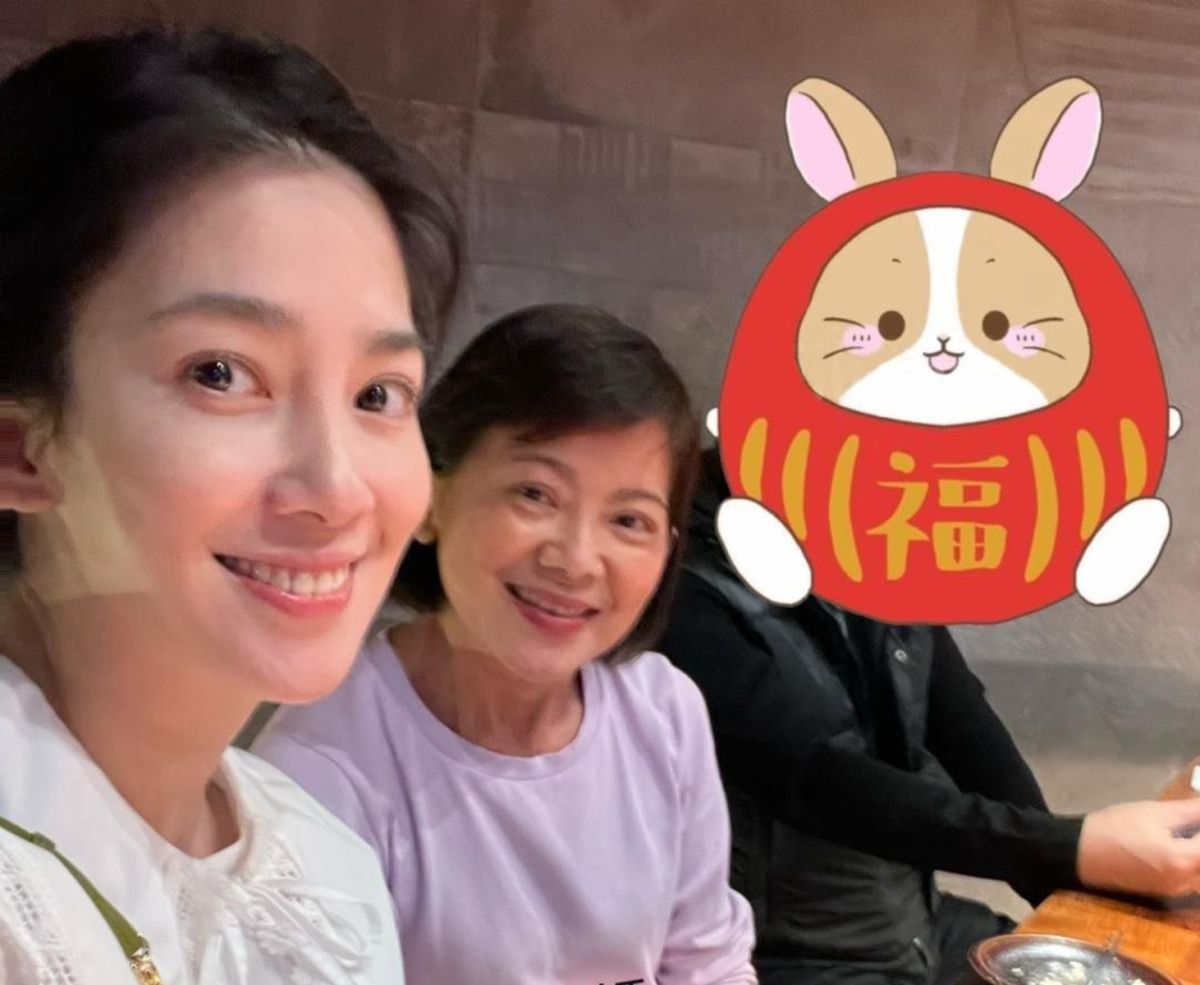 ▲38歲許藍方（左）難得同框媽媽（中）。（圖／許藍方IG）