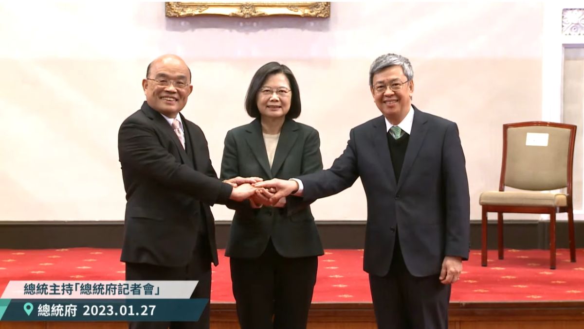 ▲總統蔡英文正式宣佈，由前副總統陳建仁接任閣揆。（圖／翻攝自總統府記者會直播）