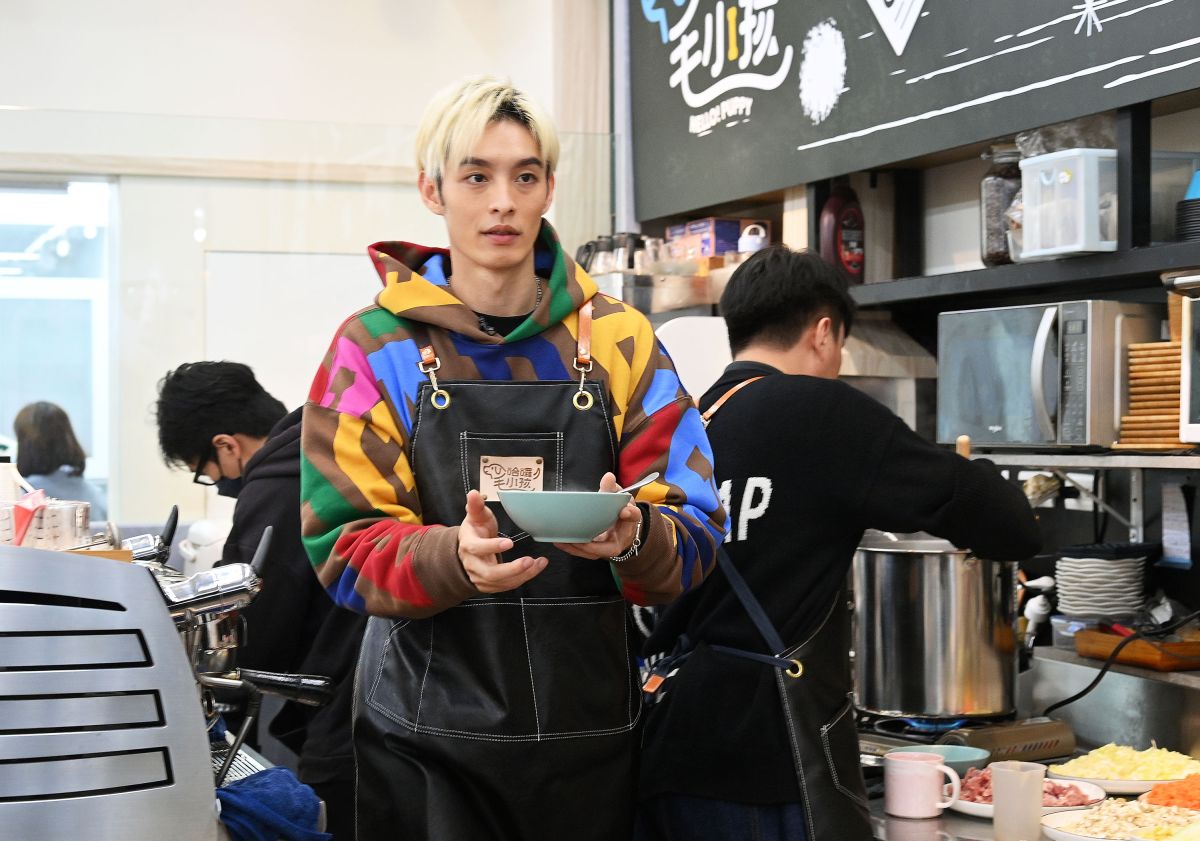 ▲曹佑寧到《哈囉!毛小孩》挑戰寵物實習。（圖／台視提供）