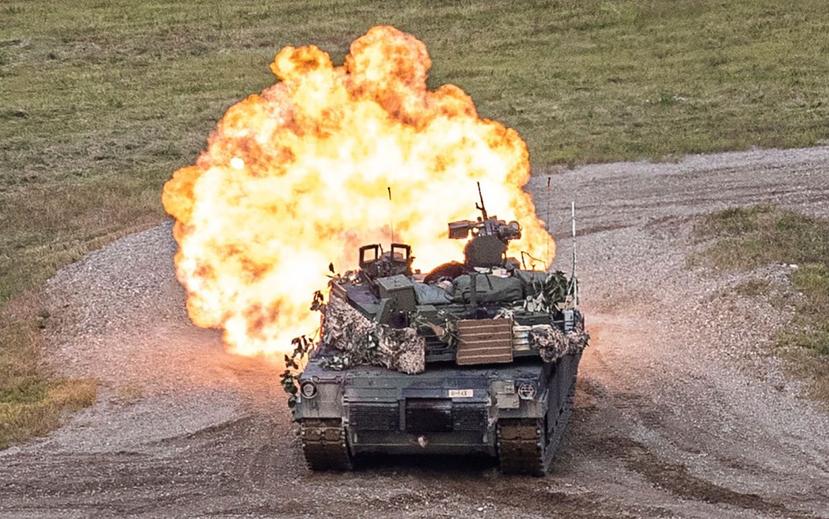 ▲美國計劃向烏克蘭提供比現有庫存M1A1更先進的M1A2艾布蘭主力戰車，但目前生產線上全都是台灣和波蘭下訂的戰車，若要把這些訂單排開會有困難。資料照。（圖／美聯社／達志影像）