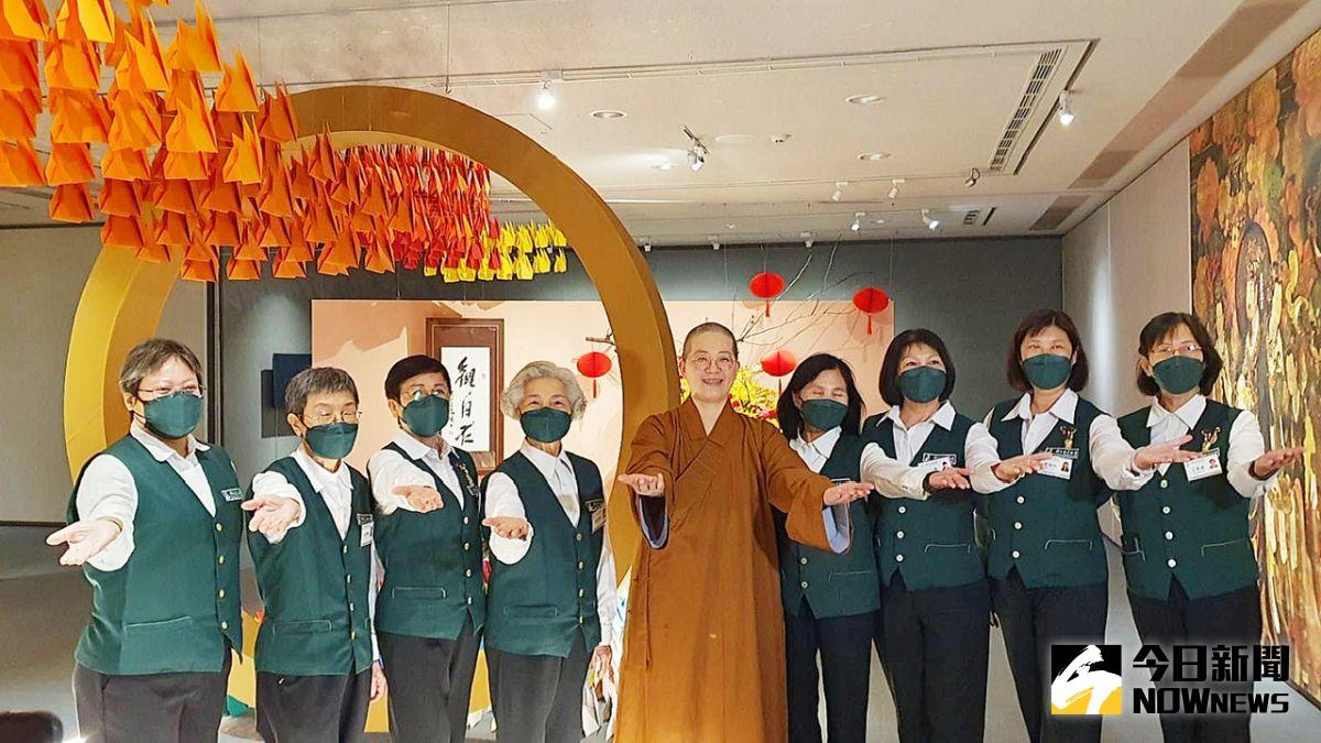 ▲佛光山南屏別院佛光緣美術館推出「密師白兔之富樂吉祥─2023星雲大師一筆字春節特展」。（圖／記者陳美嘉攝）