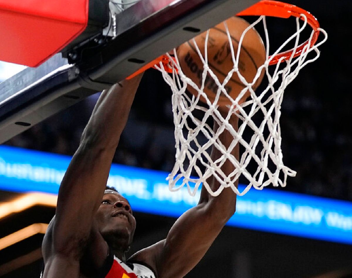 ▲Anthony Edwards展現驚人爆發力完成扣籃。（圖／美聯社／達志影像）