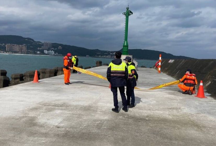 ▲萬里漁港發現浮屍，證實為失聯2日的50多歲戴姓婦人。（圖／翻攝畫面）  