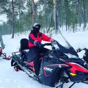 ▲潘瑋柏駕駛雪地摩托車,相當自得其樂。(圖/翻攝自潘瑋柏IG) ▲潘瑋柏駕駛雪地摩托車,相當自得其樂。(圖/翻攝自潘瑋柏IG)