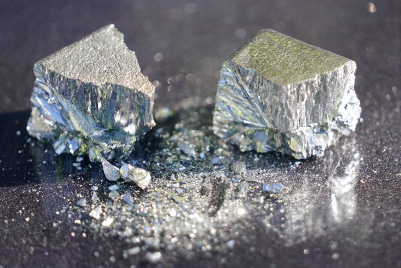 ▲礦業巨擘力拓公司的承包商在西澳州運輸途中，遺失一顆裝有銫137的放射性膠囊。圖為礦業巨擘力拓公司所產出的精煉碲。（圖／美聯社／達志影像）