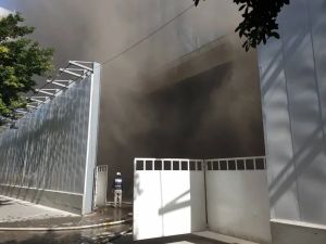 台北國賓飯店拆除工地傳火警！大量濃煙竄出　警消急灌救

