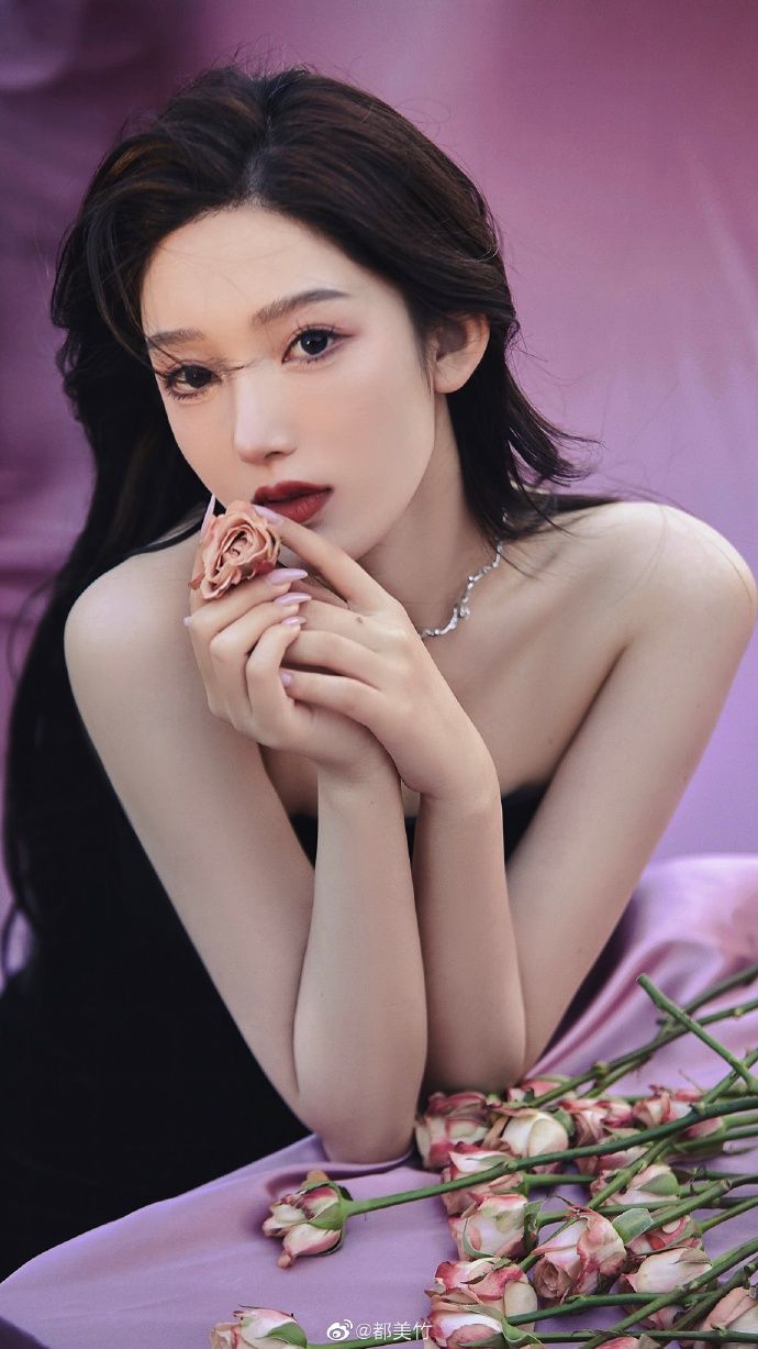 ▲▼都美竹（上圖）揭露吳亦凡犯行打開知名度。（圖／翻攝自都美竹、中國新說唱微博）