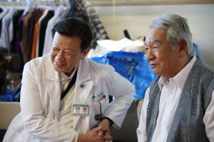 ▲寇世勳告別螢幕爸爸丁強(右)。(圖/翻攝寇世勳臉書) ▲寇世勳告別螢幕爸爸丁強(右)。(圖/翻攝寇世勳臉書)