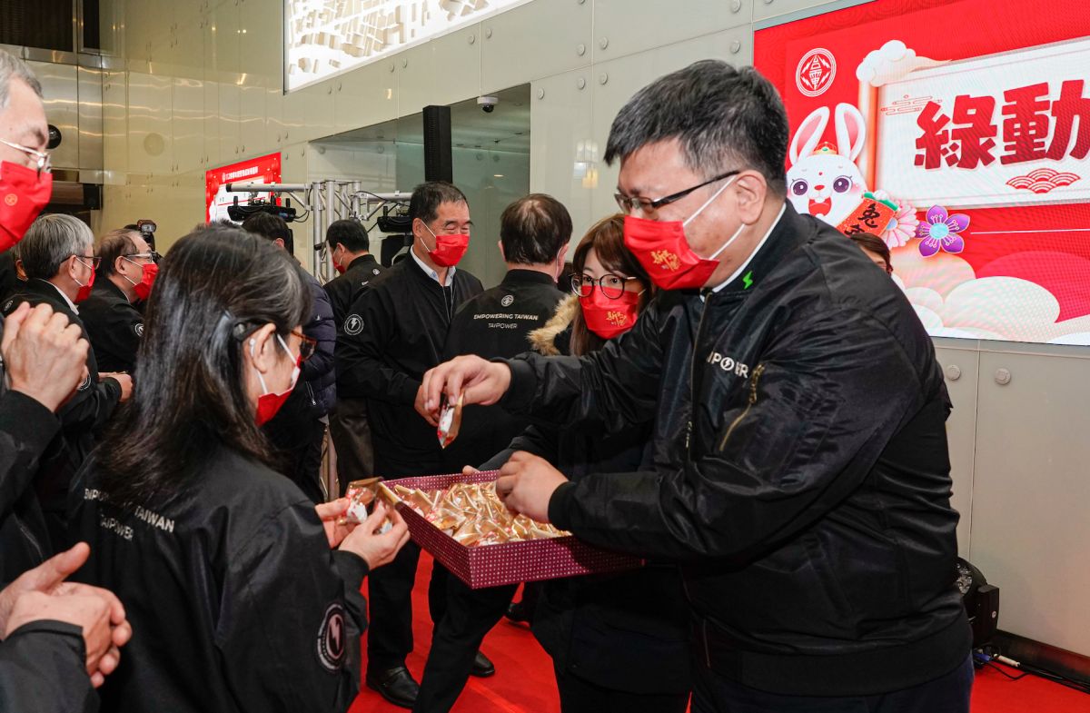 ▲台灣電力公司今（30）日舉行2023年新春團拜活動，台電代理董事長曾文生會後受訪談及台電在去年與今年虧損加起來恐衝破5千億時，直呼壓力很大。（圖／台電提供）