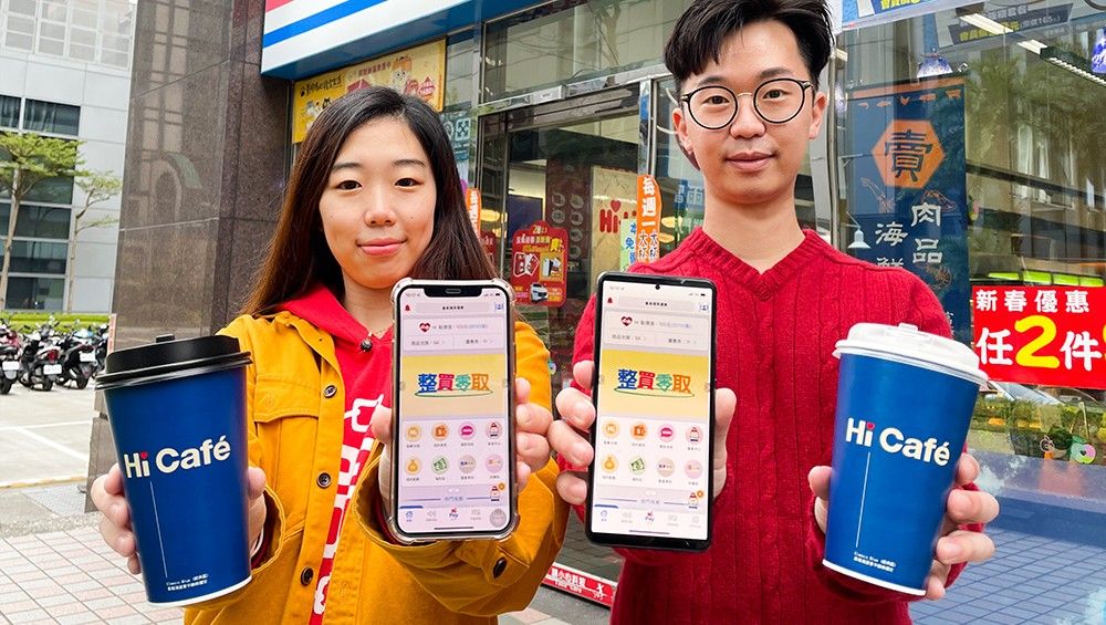 ▲周六補班小確幸咖啡今開喝，萊爾富開賣特濃美式買15送15、特濃拿鐵買15送10；7-11則有濃萃美式買8送8、濃萃拿鐵買5送2。（圖／業者提供）