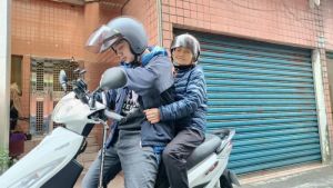 越南新二代苦讀上台大 阿嬤拉拔長大、陪撿資源回收