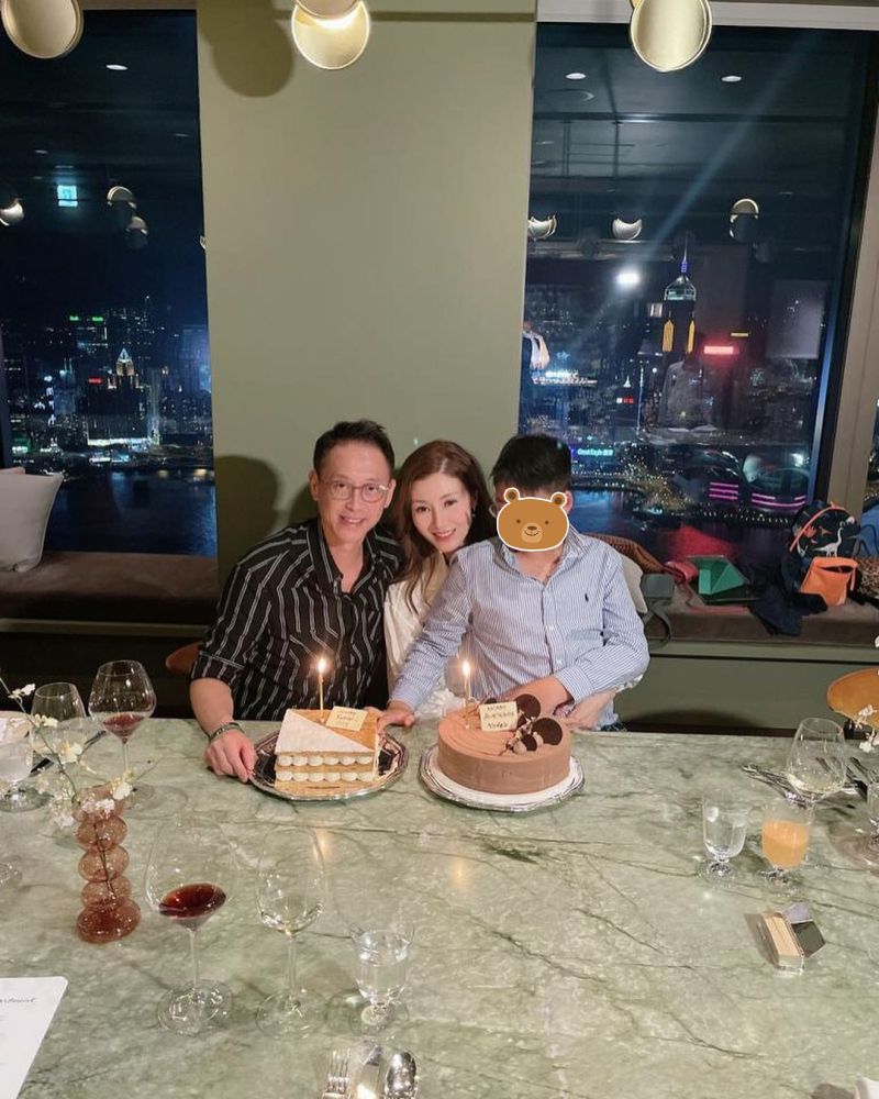 ▲李嘉欣2021年與許晉亨及兒子慶祝51歲生日。（圖／翻攝自李嘉欣IG）