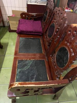 ▲這套大理石桌椅是原PO媽媽的嫁妝，使用40年仍舊沒有任何損壞跡象。（圖／《爆廢公社公社二館》）