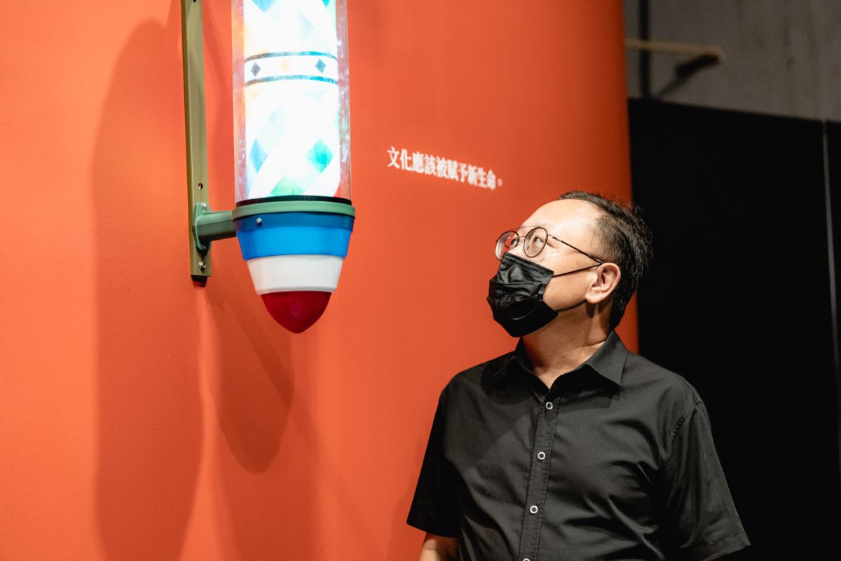 ▲文化部部長史哲時任副市長期間所推動的2022台灣設計展榮獲美國MUSE設計大獎一金二銀獎盃，史哲表示，他將持續推動自己深信也努力實踐的「壯大台灣內容、建立文化自信」。(圖／高市府青年局提供)