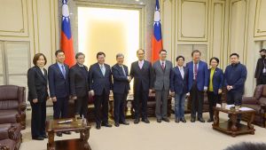 影／拜會游錫堃談普發現金　陳建仁：最快4月份發放　
