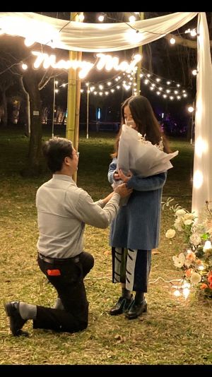 ▲日前有戀人在中央公園求婚成功，激起盧秀燕「求婚成功送祝福」的靈感。（圖／台中市政府提供，2023.01.31）