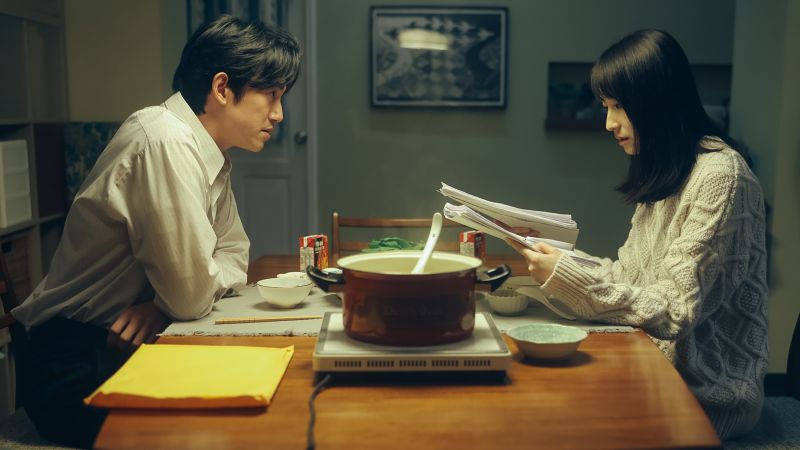 ▲柯佳嬿(右)與吳慷仁將在《模仿犯》中飾演老派舊情人。(圖/Netflix)