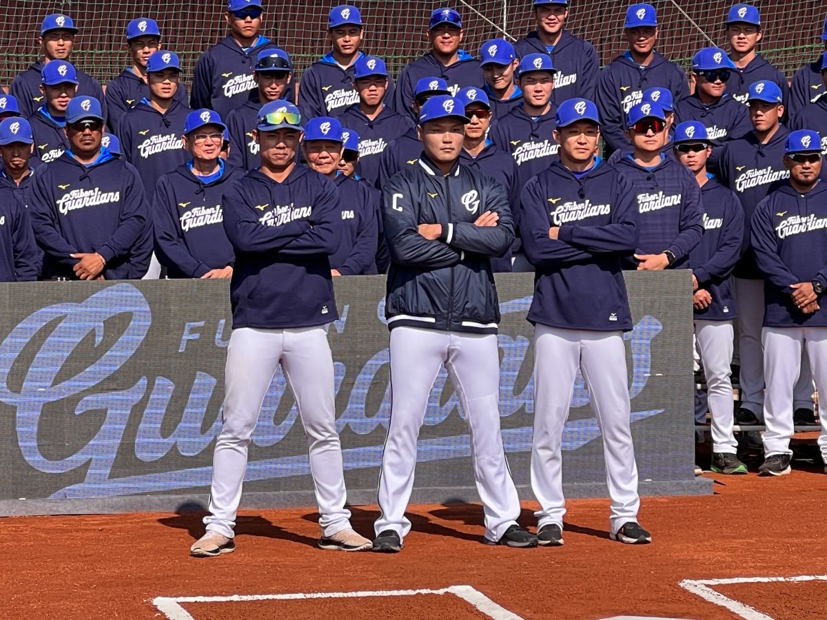 ▲富邦悍將隊長范國宸(中)、副隊長申皓瑋(左)、歐書誠(右)(圖/記者簡名杉攝)