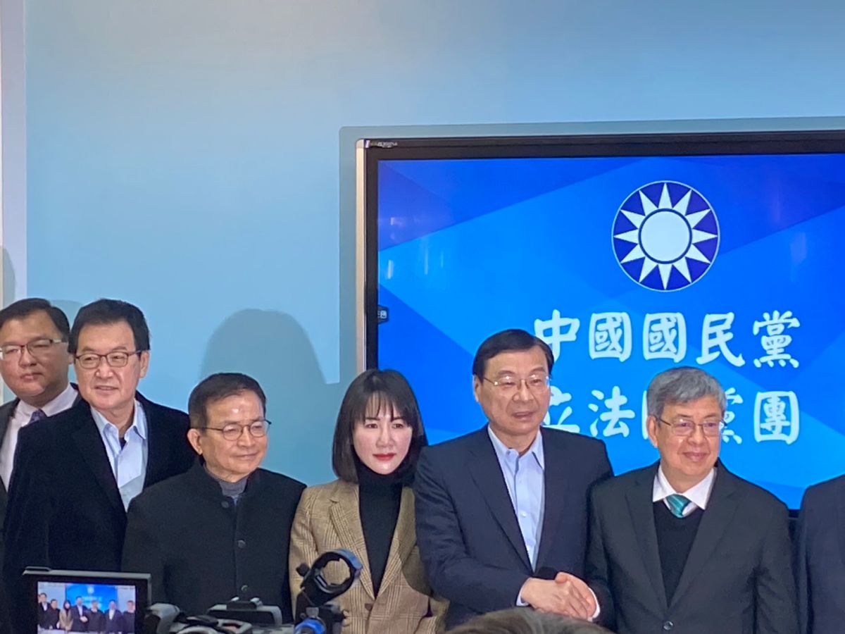 ▲陳建仁今上午赴往立法院國民黨團拜會，國民黨團呼籲應盡速處理疫後特別條例，並研擬發放每人1萬。（圖／記者翁子竣攝，2023.02.01）