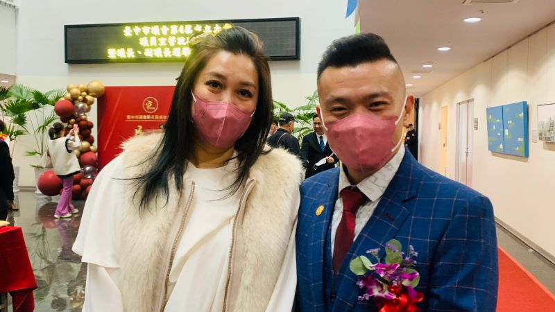 ▲江和樹成為唯一的民眾黨籍台中市議員,為白色力量在台中搶下灘頭堡,圖為夫妻倆日前一同參加市議員就職典禮。(資料照片/記者顏幸如攝,2023.02.01)