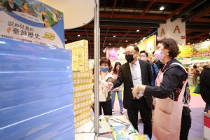 史哲再訪台北國際書展、買35本書　鼓勵恢復正常文化生活

