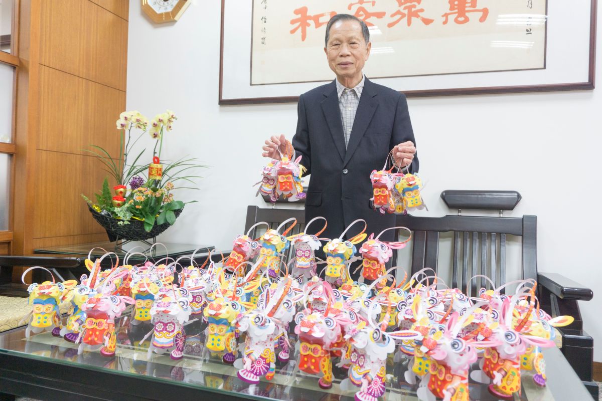 ▲台中萬和宮發放的小提燈有「吉祥兔」、「福氣兔」與「如意兔」3款，皆很可愛討喜，（圖／萬和宮提供）