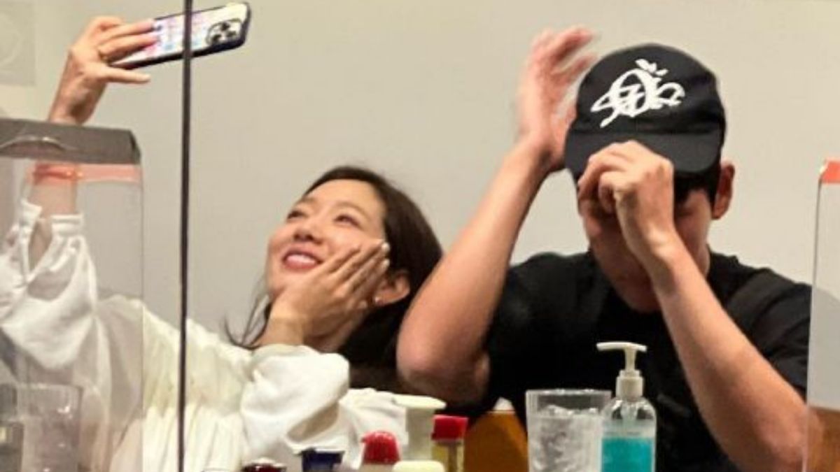 ▲朴信惠和崔泰俊甜遊夏威夷，被幸運的粉絲捕獲到，相當幸福。（圖／翻攝朴信惠星光海微博）