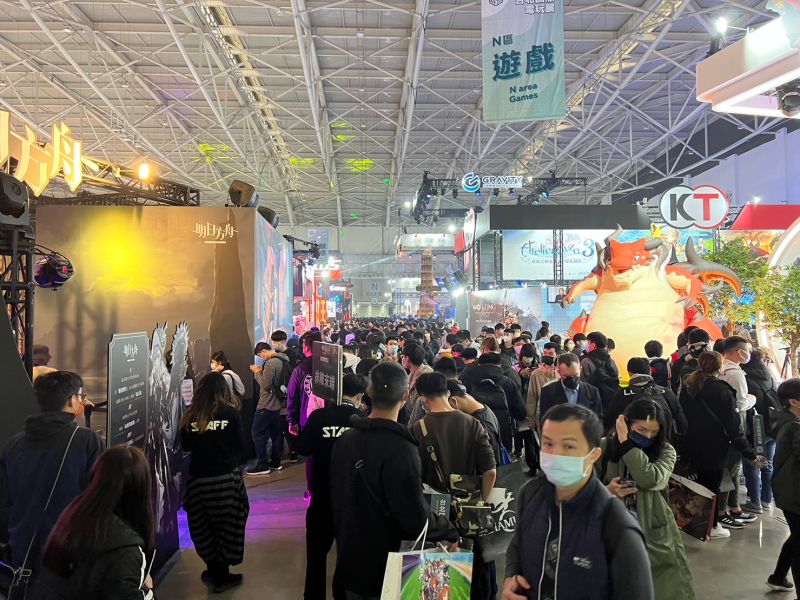 ▲2023台北國際電玩展今日開幕，第一天雖然是平日，但現場仍塞滿各類遊戲玩家。（圖／記者張志浩攝）