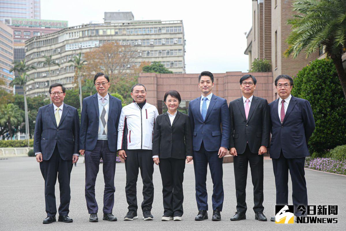 ▲行政院副院長鄭文燦（左起）陪同桃園市長張善政、新北市長侯友宜、台中市長盧秀燕、台北市長蔣萬安、高雄市長陳其邁、台南市長黃偉哲在院會後接受媒體採訪。（圖／記者葉政勳攝 , 2023.02.02）