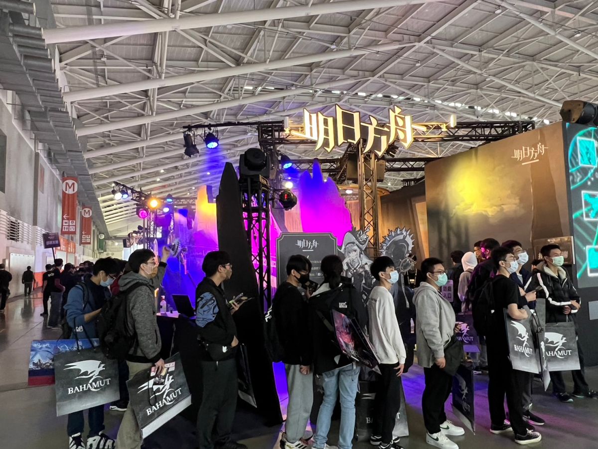 ▲台北國際電玩展首日湧現人潮，熱門手遊《明日方舟》週邊更是在1小時內售空，且後續展期不再補貨。（圖／記者張志浩攝）