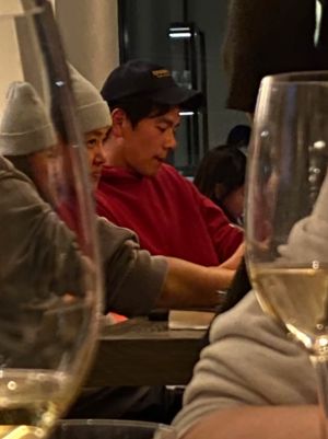 ▲▼微博網友表示在北海道某間餐廳巧遇彭于晏。（圖／翻攝自微博）