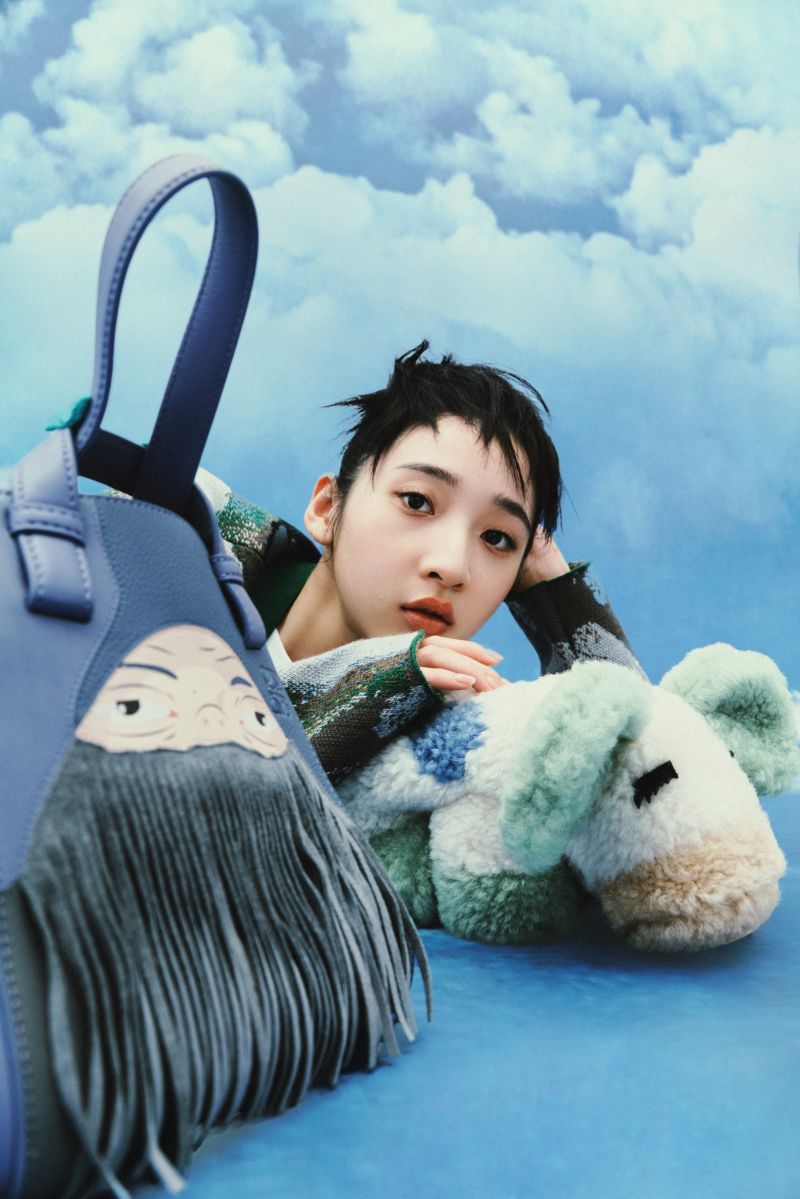 ▲左起:Hammock馬魯克提包NT$103,000、毛茸茸肩背包NT$79,000。(圖/LOEWE提供)