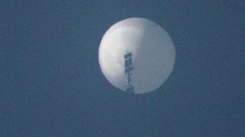 ▲五角大廈正在追蹤疑似由中國派出、漂浮在美國上空的監視氣球。（圖／翻攝自abc News）