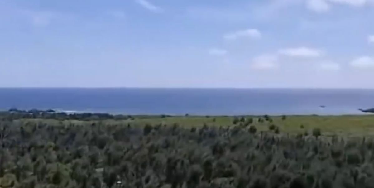 ▲中國30歲正妹買下小島後，現在身份也是島主，擁有該島嶼永久使用權。（圖／翻攝自速看視訊）