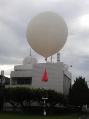 間諜氣球是什麼？跟氣象用探空氣球有何不同？鄭明典揭秘
