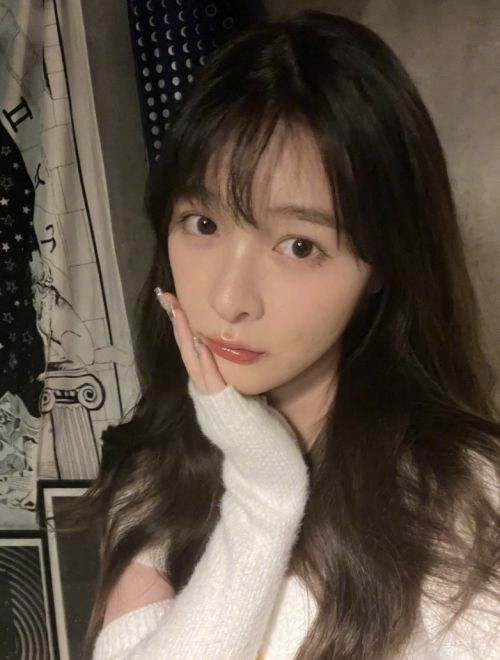 ▲徐嬌女大十八變,如今已是五官清秀的美人。(圖/徐嬌微博) ▲徐嬌女大十八變,如今已是五官清秀的美人。(圖/徐嬌微博)