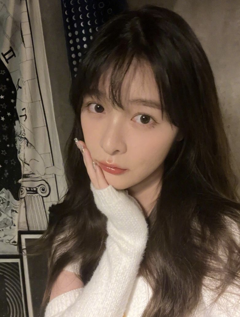 ▲徐嬌長大後依然是五官清秀的美人。（圖／翻攝自徐嬌微博）