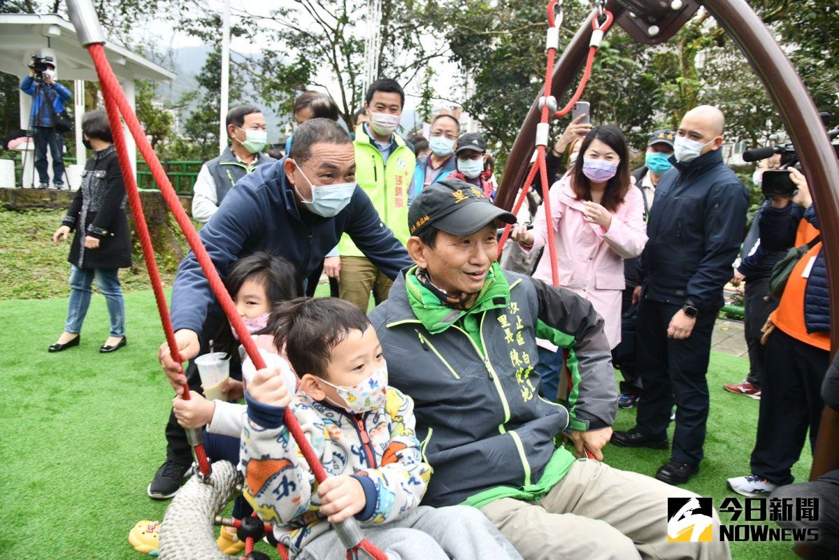 ▲對於市府團隊拜會產業，侯友宜出席康誥坑公園啟用與現場市民體驗活動受訪時說團隊有責任談產業合作。（圖 ／記者吳嘉億攝，2023.02.04）