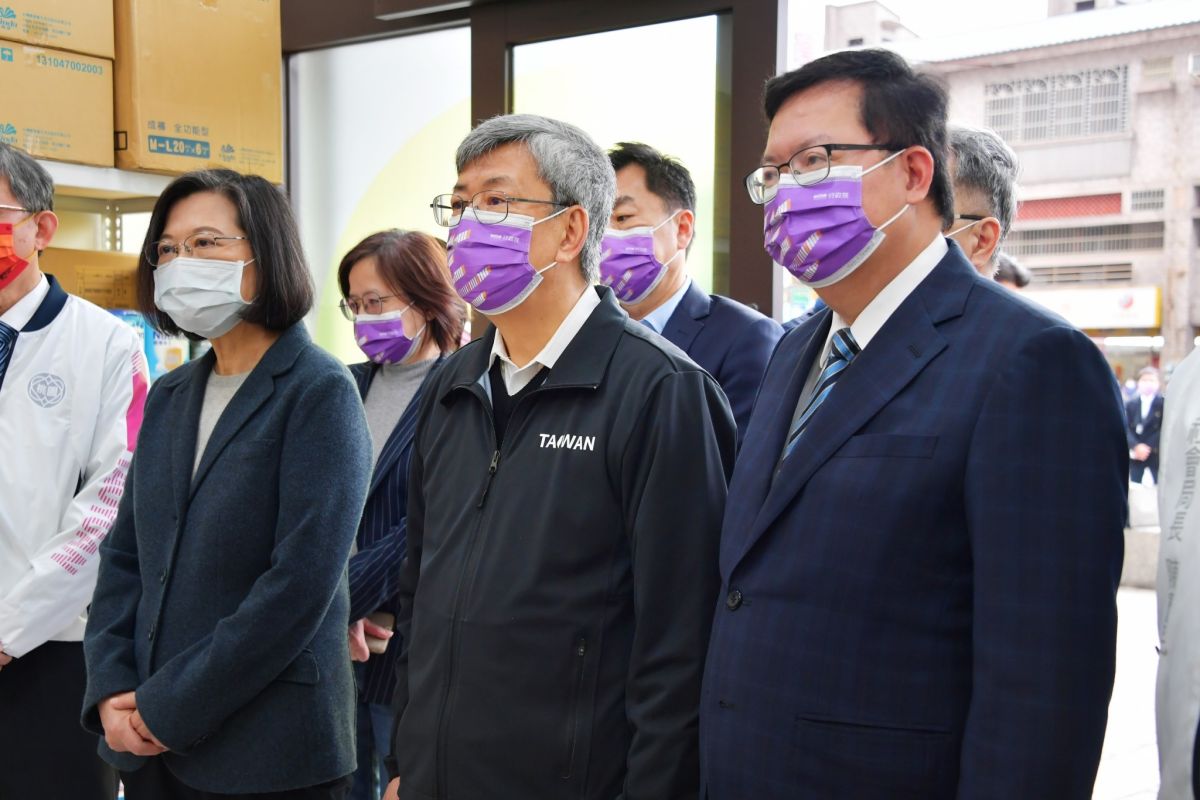 ▲藍營猛攻陳建仁，民進黨表示，對比曾承諾633政見跳票就要捐薪水卻從未實踐的前總統馬英九，陳建仁的高度與格局高下立判。（圖／行政院提供）