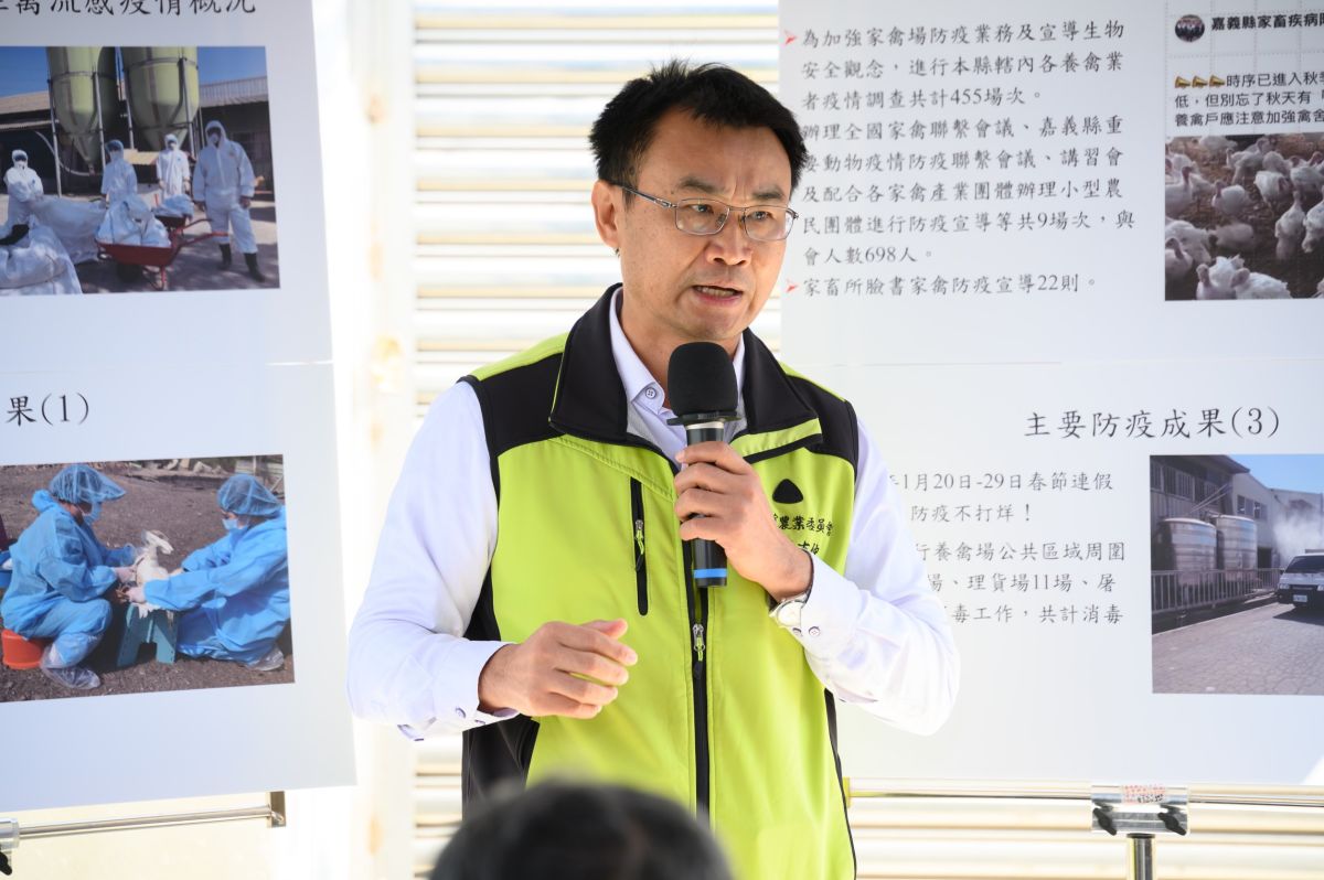 ▲農委會主委陳吉仲視察嘉義縣養雞場周邊公共區域消毒作業。（圖／農委會提供）