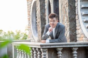 陳志雄新歌《癡情風雨》MV,邀來「插畫界林志玲」珞棋擔任女主角。(圖/音圓唱片提供) ▲陳志雄新歌《癡情風雨》MV,邀來「插畫界林志玲」珞棋擔任女主角。(圖/音圓唱片提供)