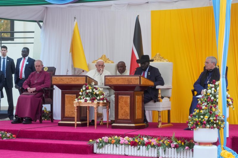 ▲天主教教宗方濟各（Pope Francis）展開訪問南蘇丹的3天行程，呼籲南蘇丹領袖們共同為和平創造「一個新開始」，並提醒，歷史會牢記他們的行為。（圖／美聯社／達志影像）