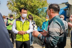 陳吉仲視察農工大縣  呼籲雞農與政府共同防治禽流感

