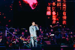 許富凱登上「大玩樂家2-《羅大佑 x 簡文彬 x 彭佳慧 跨樂衛武營音樂會》」。(圖/衛武營 國家藝術文化中心提供) ▲許富凱登上「大玩樂家2-《羅大佑 x 簡文彬 x 彭佳慧 跨樂衛武營音樂會》」。(圖/衛武營 國家藝術文化中心提供)