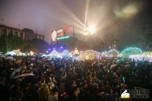 ▲台灣燈會吸引大批人潮前來觀賞主燈點燈儀式。（圖／記者葉政勳攝 , 2023.02.05）