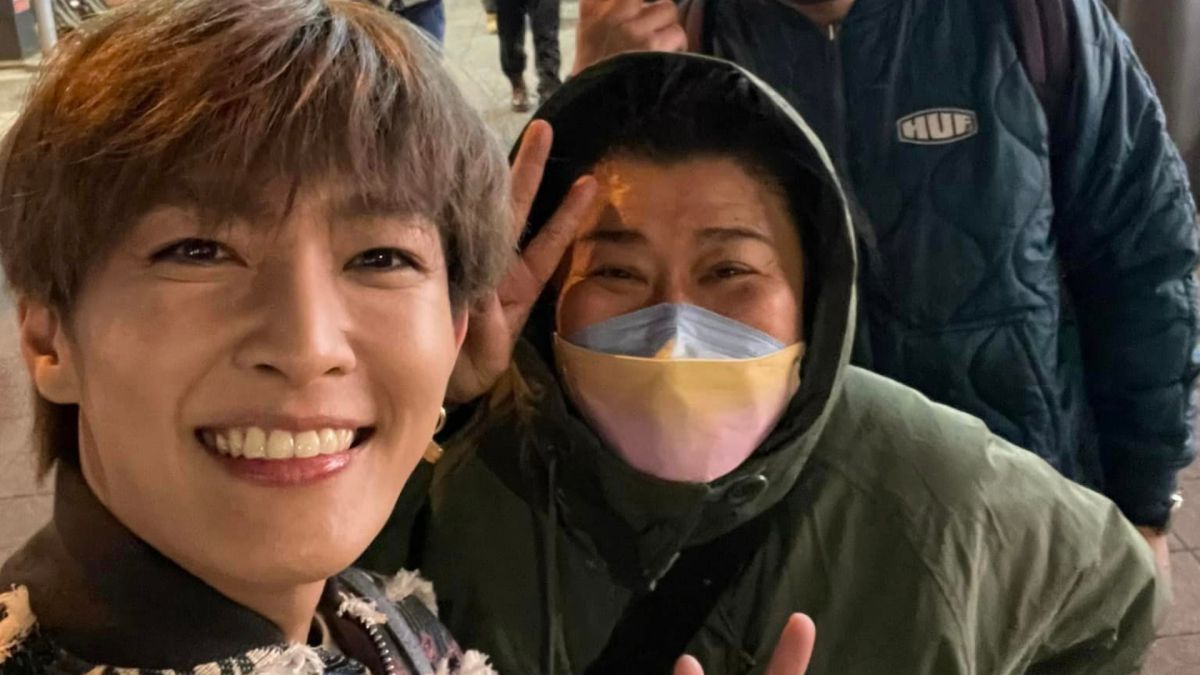 ▲炎亞綸曬出東京巧遇林美秀的照片，讓他感覺像全世界的人都在日本。（圖／翻攝炎亞綸FB）